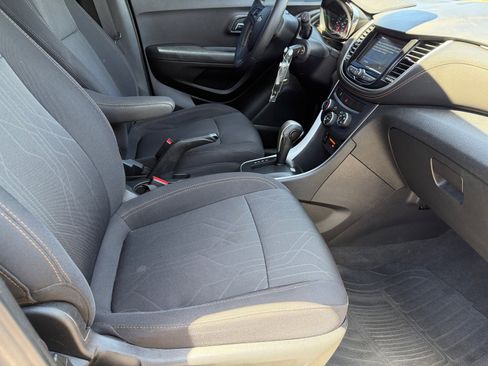 Used 2018 Chevrolet Trax LT FWD image 12