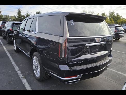 Used 2025 Cadillac Escalade ESV Premium Luxury w/ Touring Package image 8