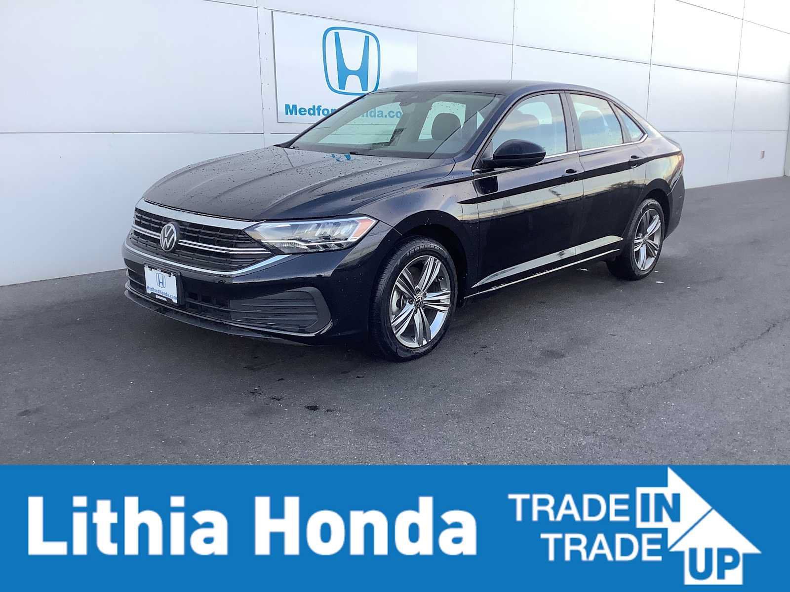 Used 2024 Volkswagen Jetta SE FWD image 1