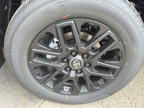 New 2026 Toyota Tundra Limited AWD/4WD image 8