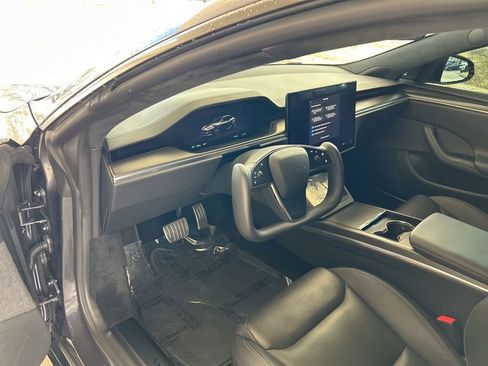 Used 2022 Tesla Model S Plaid image 6