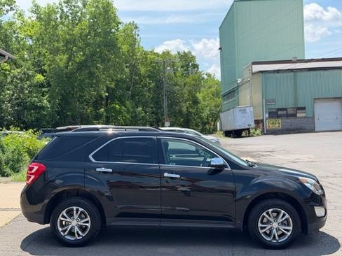 Used 2017 Chevrolet Equinox LT w/ Convenience Package AWD/4WD image 4