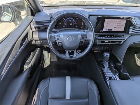 Used 2025 Toyota Camry SE image 16