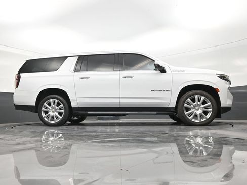 Used 2022 Chevrolet Suburban High Country RWD image 24