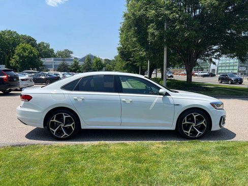 Certified 2022 Volkswagen Passat 2.0T R-Line FWD image 6