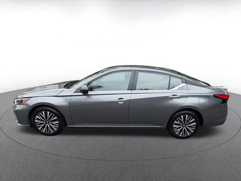 Used 2025 Nissan Altima 2.5 SV FWD image 9