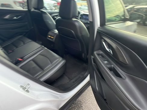 Used 2023 GMC Terrain SLT image 21