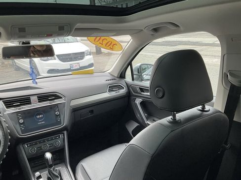 Used 2020 Volkswagen Tiguan SE w/ Panoramic Sunroof Package image 20