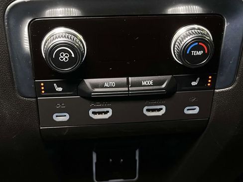 Used 2022 GMC Yukon XL Denali w/ Denali Ultimate Package AWD/4WD image 30