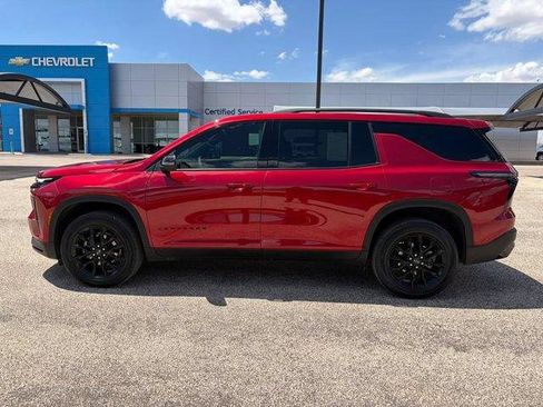 Used 2024 Chevrolet Traverse LT w/ Midnight/Sport Edition FWD image 8