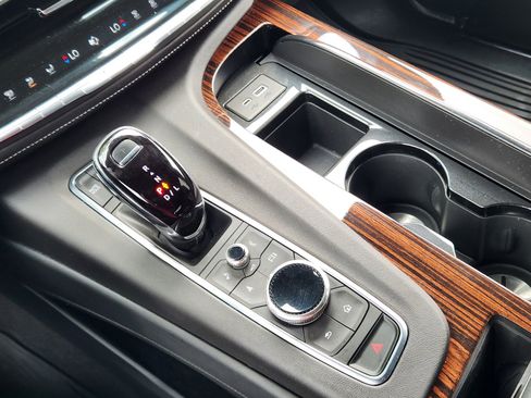 Certified 2022 Cadillac Escalade Premium Luxury RWD image 17