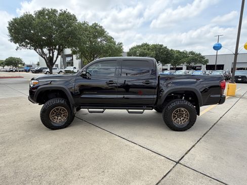 Used 2023 Toyota Tacoma 4x4 Double Cab w/ Trail Edition image 10