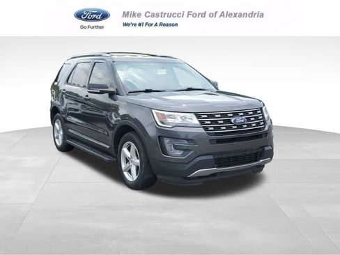 Used 2017 Ford Explorer XLT AWD/4WD image 1