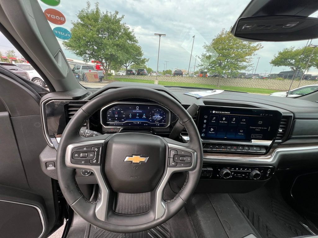 Used 2024 Chevrolet Silverado 1500 LT AWD/4WD image 41