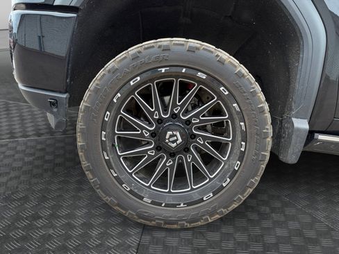 Used 2022 GMC Sierra 2500 Denali w/ Denali Black Diamond Edition AWD/4WD image 31