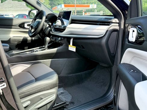 New 2025 Jeep Compass Limited w/ Sun and Sound Group image 10