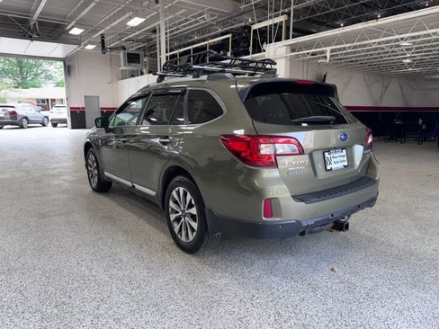 Used 2017 Subaru Outback 3.6R Touring AWD/4WD image 5