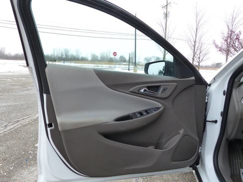 Used 2021 Chevrolet Malibu LS image 19