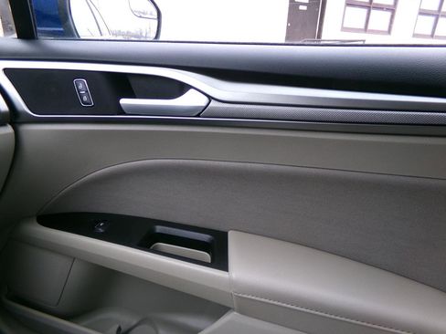 Used 2018 Ford Fusion SE FWD image 21