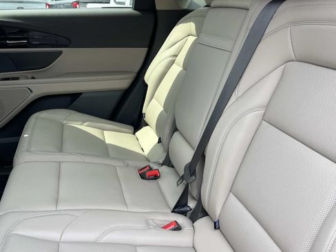 Used 2024 Lincoln Nautilus Premier AWD/4WD image 27