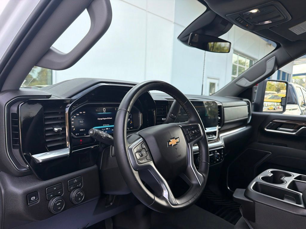 Used 2026 Chevrolet Silverado 3500 LT AWD/4WD image 9