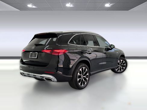 Used 2025 Mercedes-Benz GLC 350e 4MATIC image 8