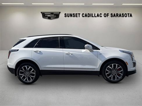 Certified 2022 Cadillac XT5 Sportv w/ Technology Package image 2