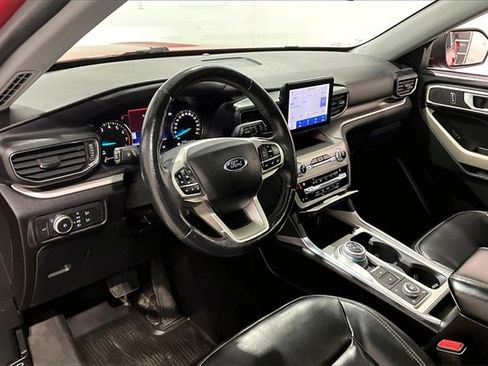 Used 2021 Ford Explorer XLT image 17