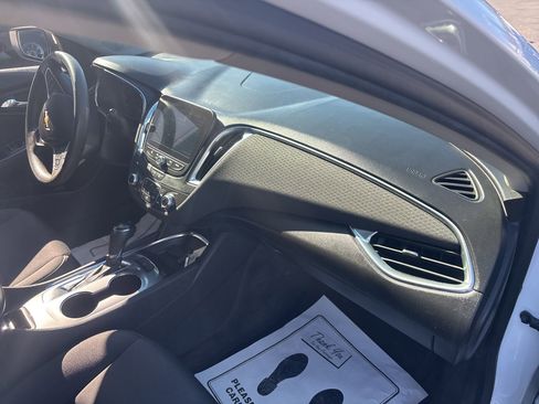 Used 2020 Chevrolet Malibu LT image 18