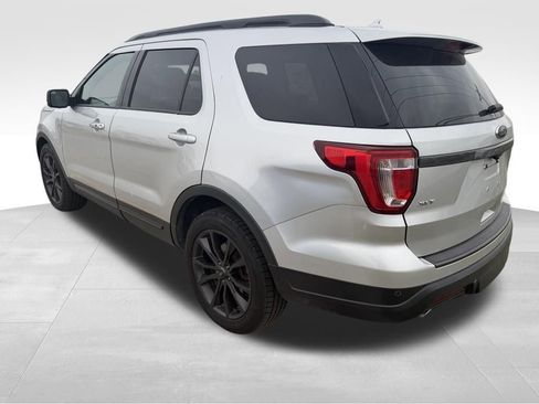 Used 2019 Ford Explorer XLT w/ Equipment Group 202A image 6