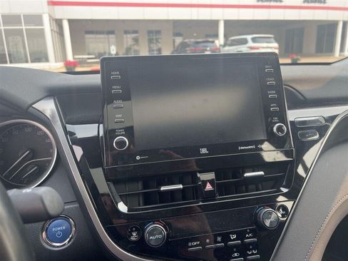 Used 2024 Toyota Camry XLE w/ Navigation Package FWD image 4