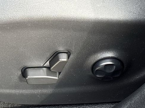 Used 2021 Jeep Cherokee Latitude Lux w/ Comfort/Convenience Group image 20