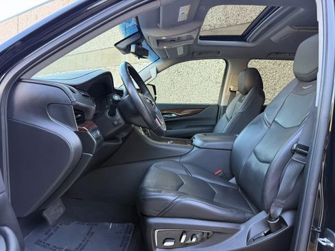 Used 2019 Cadillac Escalade Premium Luxury RWD image 10