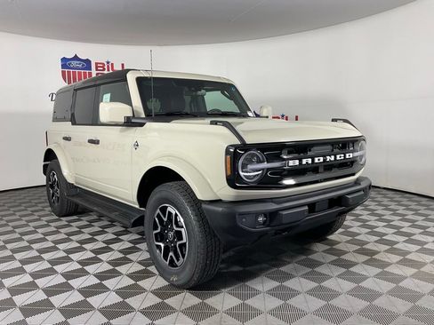 New 2026 Ford Bronco Outer Banks AWD/4WD image 1