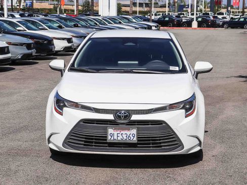 Used 2024 Toyota Corolla LE FWD image 2