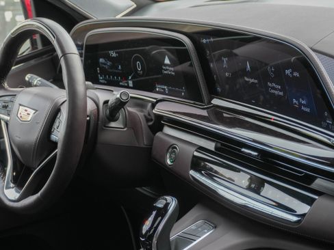 Used 2024 Cadillac Escalade Sport Platinum image 8