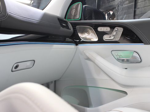 Used 2025 Mercedes-Benz Maybach GLS 600 4MATIC image 90