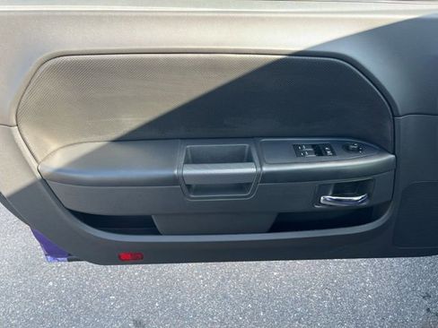 Used 2014 Dodge Challenger R/T image 21