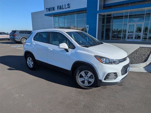 Used 2018 Chevrolet Trax LS AWD/4WD image 4