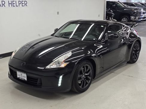 Used 2017 Nissan 370Z Coupe RWD image 14