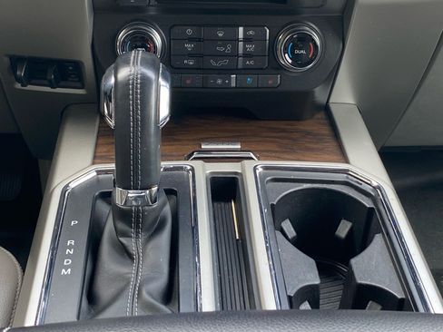Used 2018 Ford F150 Lariat w/ Equipment Group 502A Luxury AWD/4WD image 11