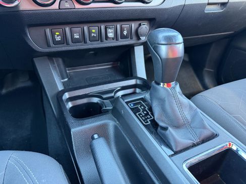 Used 2016 Toyota Tacoma TRD Sport image 29