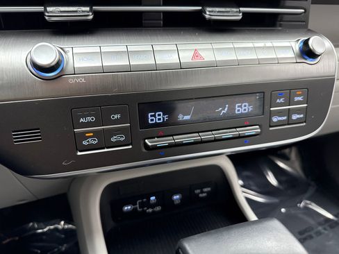 Used 2025 Hyundai Kona SEL FWD image 27