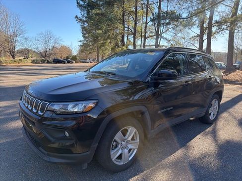 Used 2022 Jeep Compass Latitude w/ Sun and Sound Group image 2