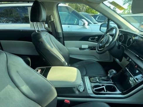 Certified 2024 Kia Carnival EX FWD image 5