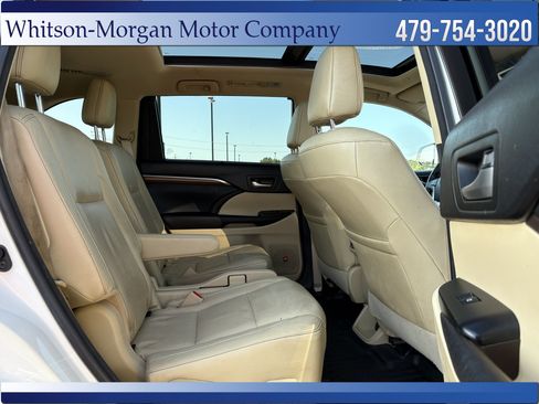 Used 2017 Toyota Highlander Limited Platinum FWD image 40