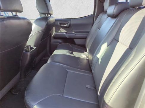 Used 2018 Toyota Tacoma TRD Sport AWD/4WD image 8