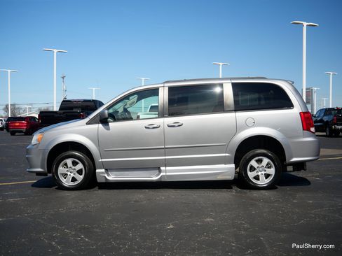 Used 2013 Dodge Grand Caravan SXT w/ Rear Park Assist Pkg image 19