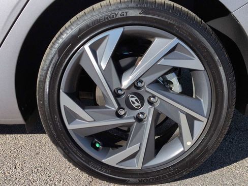 Certified 2025 Hyundai Elantra Limited image 14