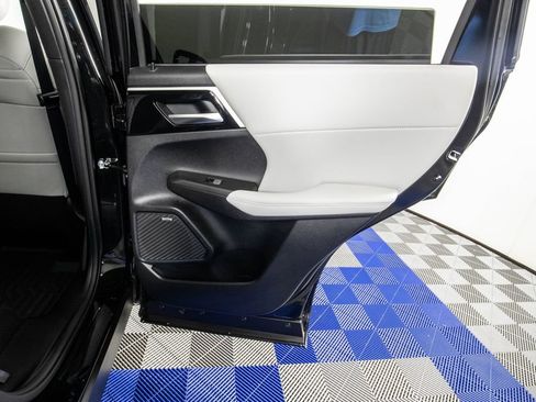 Used 2025 Mitsubishi Outlander SE FWD image 17